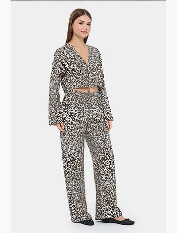 Completo coordinato con scollo a v e vita alta con stampa animalier hiccup