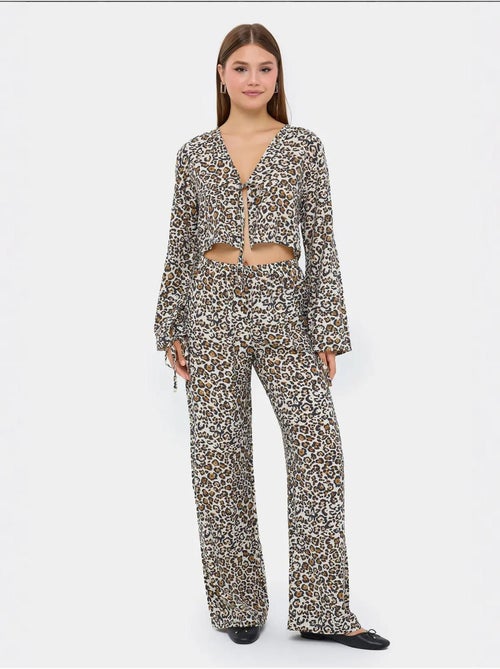 Completo coordinato con scollo a v e vita alta con stampa animalier hiccup - Kiabi Completo coordinato con scollo a v e vita alta con stampa animalier hiccup - Kiabi