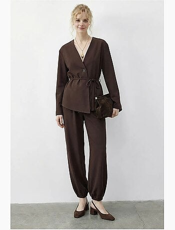 Completo coordinato con scollo a v, maniche lunghe e vita elasticizzata lucci