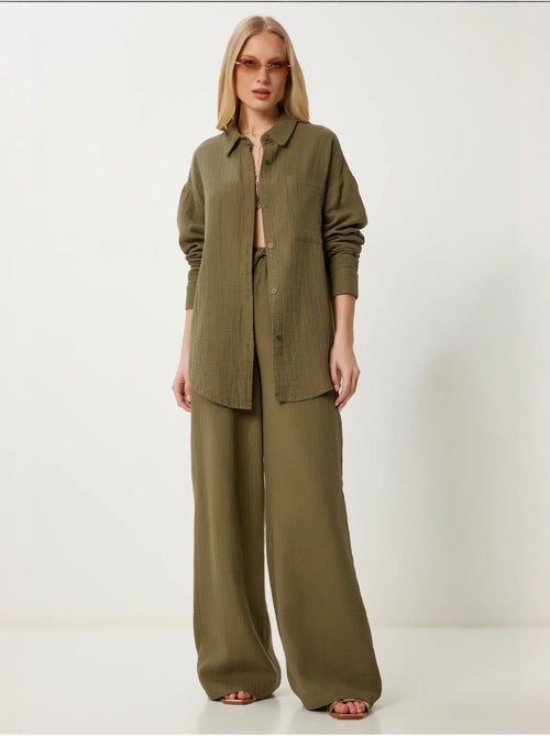 Completo coordinato due pezzi a vita alta con gamba ampia e collo a camicia istanbul - Kiabi
