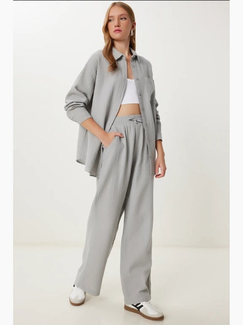Completo coordinato due pezzi a vita alta con gamba ampia e collo a camicia istanbul - Kiabi Completo coordinato due pezzi a vita alta con gamba ampia e collo a camicia istanbul - Kiabi