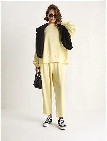 Completo coordinato in maglia due pezzi con maniche lunghe e girocollo lucci