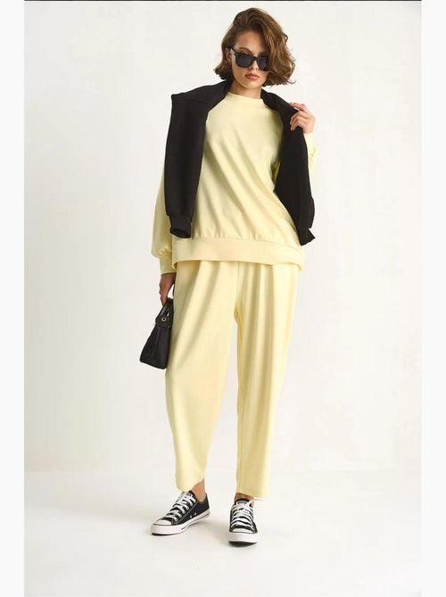 Completo coordinato in maglia due pezzi con maniche lunghe e girocollo lucci - Kiabi Completo coordinato in maglia due pezzi con maniche lunghe e girocollo lucci - Kiabi