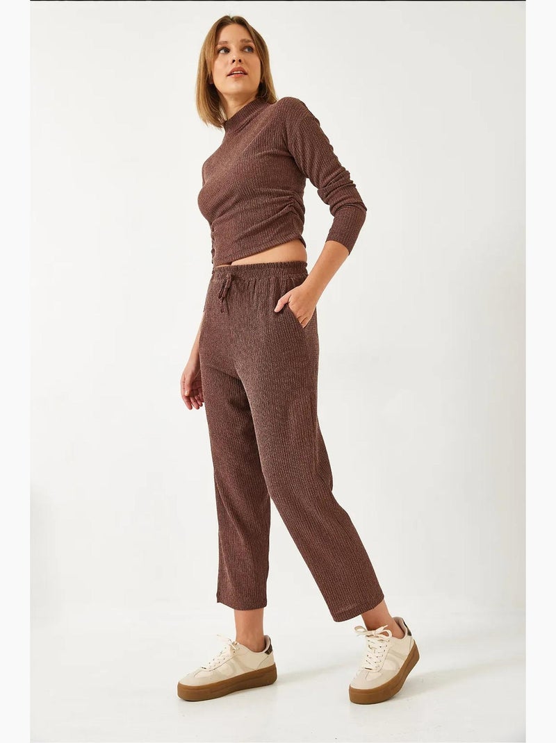 Completo due pezzi composto da top corto e pantaloni con elastico in vita lucci Marrone cioccolato - Kiabi