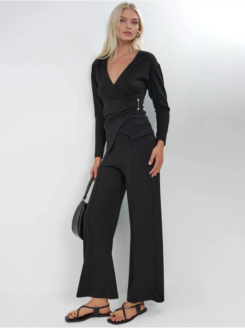 Completo due pezzi con camicetta e pantaloni con dettagli accessorio, hiccup - Kiabi Completo due pezzi con camicetta e pantaloni con dettagli accessorio, hiccup - Kiabi