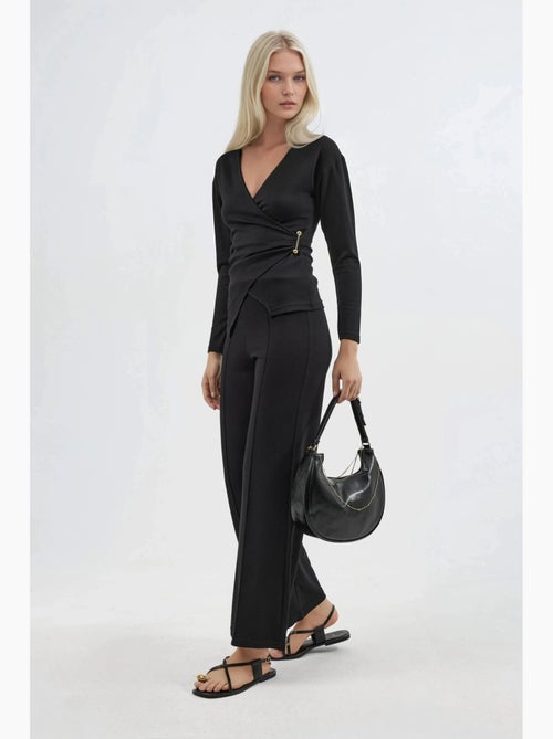 Completo due pezzi con camicetta e pantaloni con dettagli accessorio, hiccup - Kiabi Completo due pezzi con camicetta e pantaloni con dettagli accessorio, hiccup - Kiabi