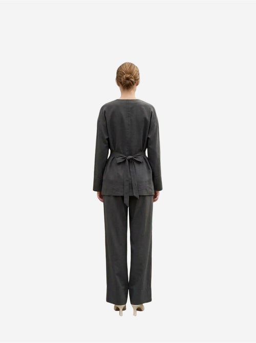 Completo due pezzi con cintura, scollo a v e maniche lunghe my fashion - Kiabi Completo due pezzi con cintura, scollo a v e maniche lunghe my fashion - Kiabi