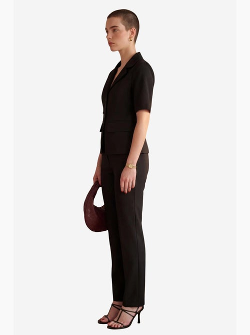 Completo due pezzi con giacca corta abbottonata a maniche corte e pantaloni my fashion - Kiabi Completo due pezzi con giacca corta abbottonata a maniche corte e pantaloni my fashion - Kiabi