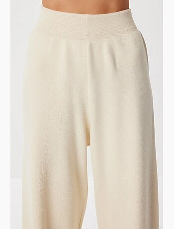 Completo due pezzi in maglia con scollo a v e dettaglio a nodo oversize, istanbul