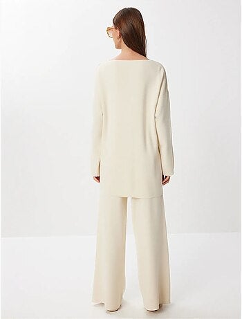 Completo due pezzi in maglia con scollo a v e dettaglio a nodo oversize, istanbul