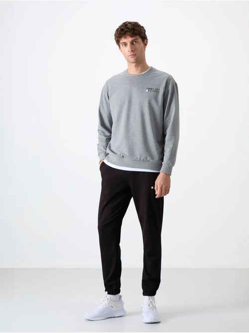 Completo felpa e pantaloni oversize girocollo tommy - Kiabi Completo felpa e pantaloni oversize girocollo tommy - Kiabi
