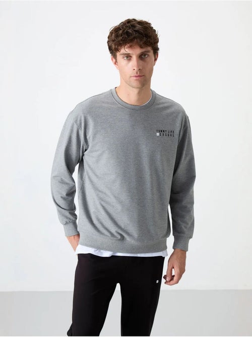 Completo felpa e pantaloni oversize girocollo tommy - Kiabi Completo felpa e pantaloni oversize girocollo tommy - Kiabi