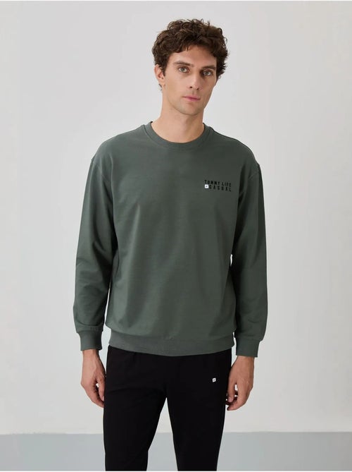 Completo felpa e pantaloni oversize girocollo tommy - Kiabi Completo felpa e pantaloni oversize girocollo tommy - Kiabi