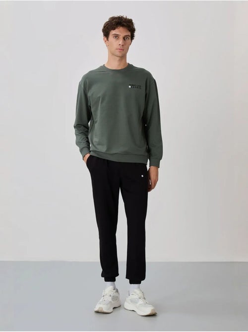 Completo felpa e pantaloni oversize girocollo tommy - Kiabi Completo felpa e pantaloni oversize girocollo tommy - Kiabi