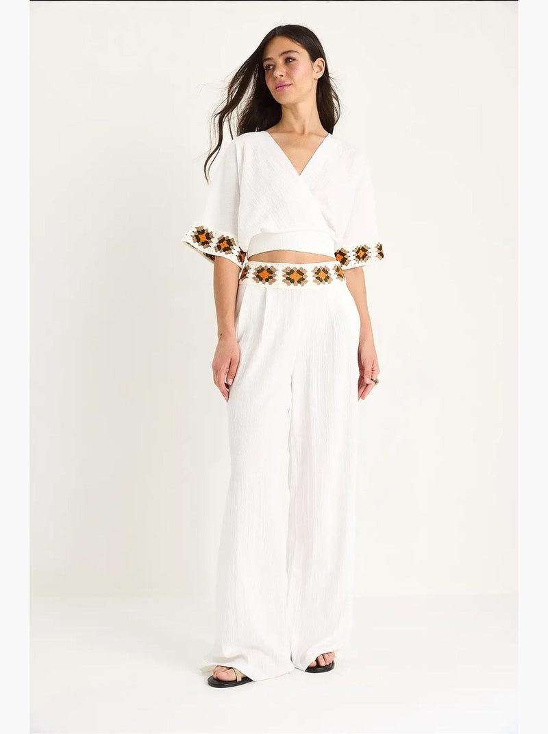 Completo pantaloni a vita alta con cintura e colletto incrociato in maglia bianco lucci Bianco - Kiabi