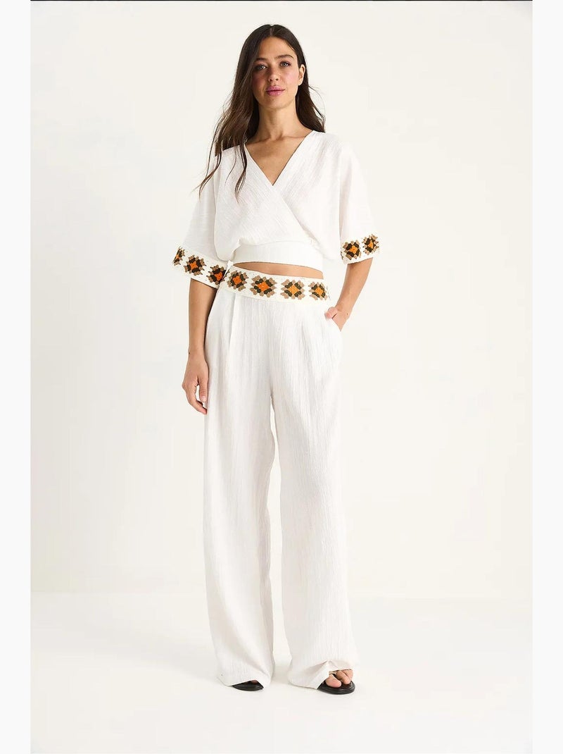 Completo pantaloni a vita alta con cintura e colletto incrociato in maglia bianco lucci Bianco - Kiabi