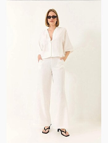 Completo pantaloni palazzo kimono in lino con maniche a pipistrello e scollo a v lucci