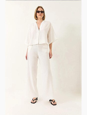 Completo pantaloni palazzo kimono in lino con maniche a pipistrello e scollo a v lucci