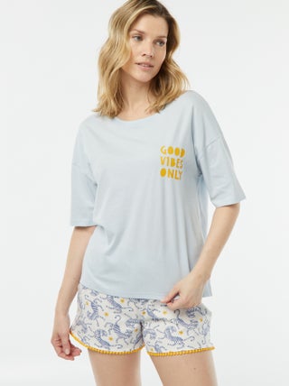 Completo pigiama t-shirt con scritta + shorts stampati