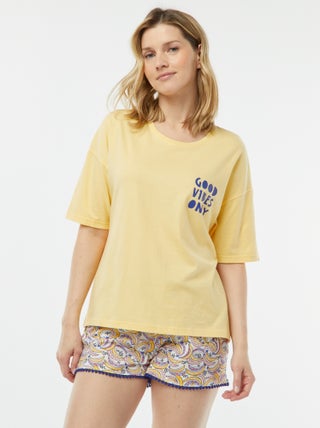 Completo pigiama t-shirt con scritta + shorts stampati