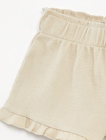 Completo t-shirt + shorts + cappellino bob in tessuto goffrato - 3 pezzi