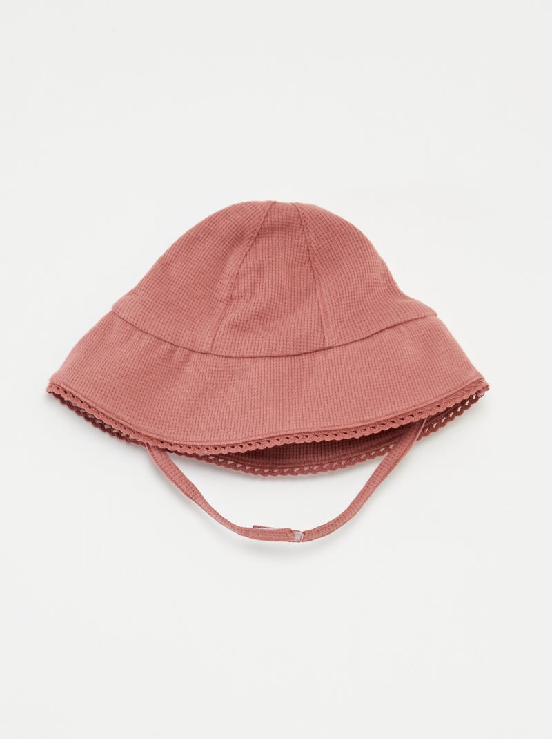 Completo t-shirt + shorts + cappellino bob in tessuto goffrato - 3 pezzi ROSA - Kiabi