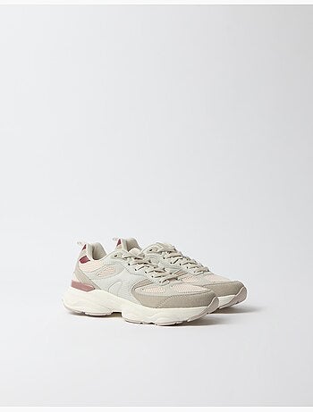 Contrast sneakers, mo fashion