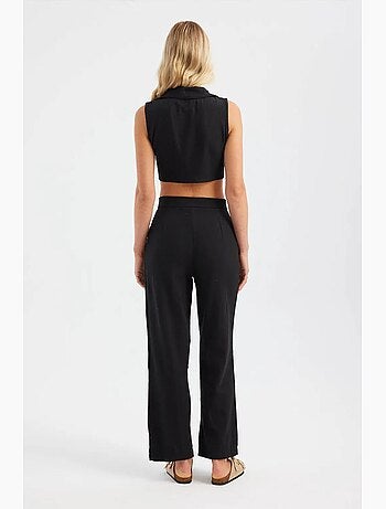 Coord con gilet cropped con scollo a v e pantaloni a gamba dritta plissettati hiccup