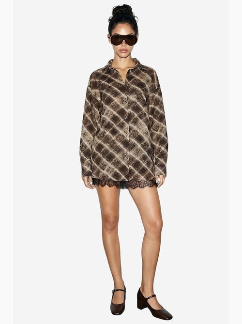 Coordinato camicia oversize a quadri e gonna lucci - Kiabi Coordinato camicia oversize a quadri e gonna lucci - Kiabi