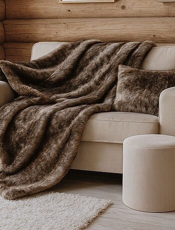 Coperta in similpelliccia effetto lupo con fodera in velluto