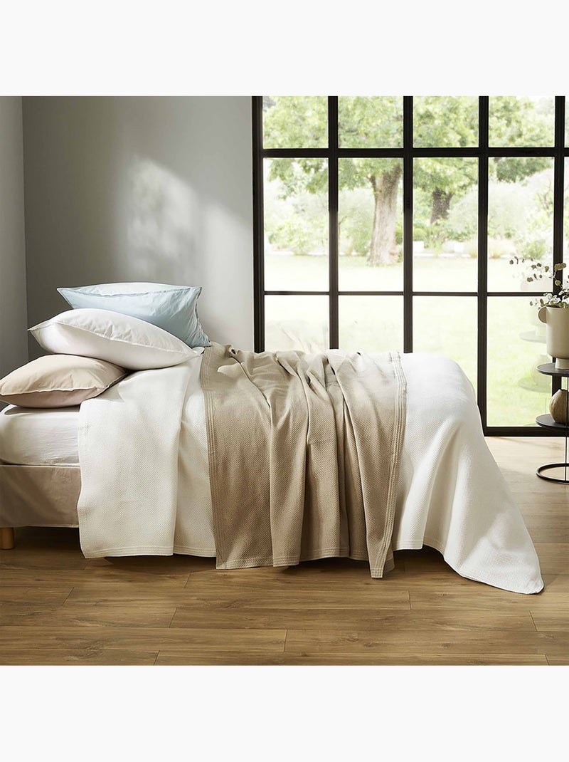 Copriletto in policotone jacquard di grande spessore Bianco - Kiabi