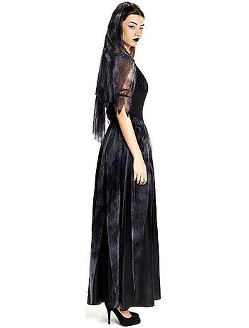 Costume da sposa gotica con velo