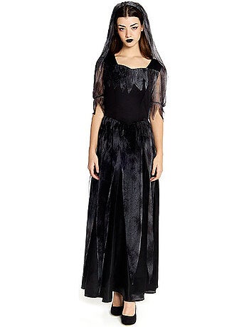 Costume da sposa gotica con velo