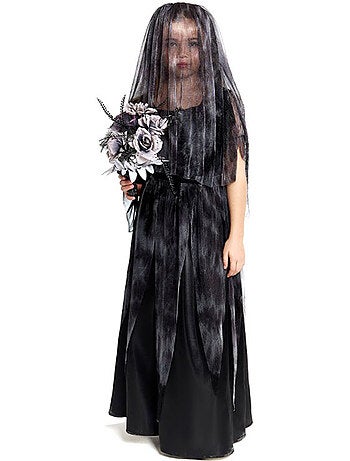 Costume da sposa gotica con velo