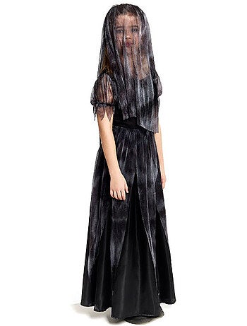 Costume da sposa gotica con velo