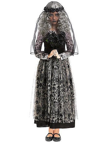 Costume da sposa oscura con velo