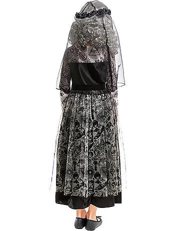 Costume da sposa oscura con velo