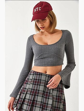 Crop top con dettagli di cucitura lucci