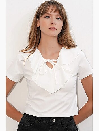 Crop top con ruches e chiusura frontale con laccetto bdart