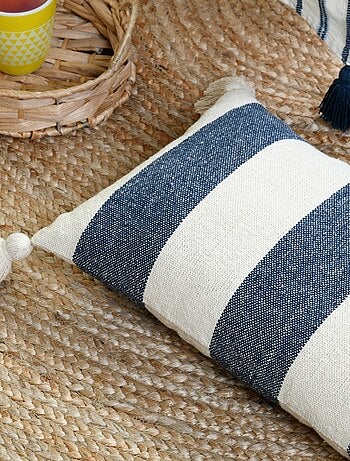 Cuscino a righe blu con pompon