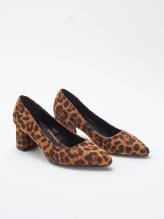 Décolleté con tacco quadrato e motivo leopardato