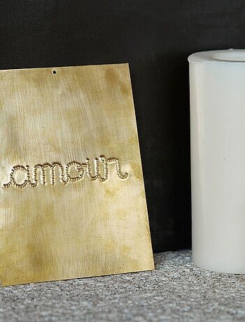 Decorazione da parete in ottone martellato AMOUR