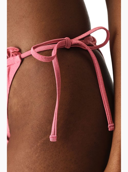 Denisse ruffle slip bikini con volant, vita media penti - Kiabi Denisse ruffle slip bikini con volant, vita media penti - Kiabi