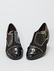 scarpe con lacci finti