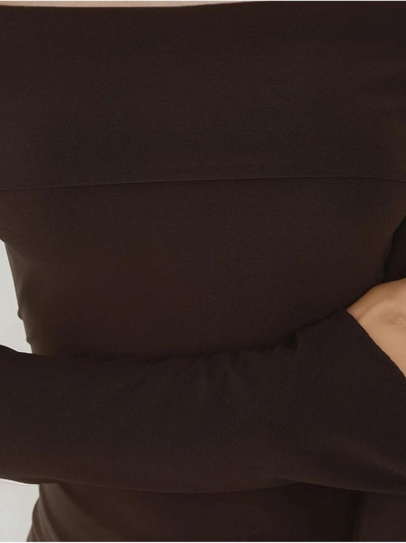 Elegante top aderente con scollo a barca e maniche lunghe Marrone scuro - Kiabi