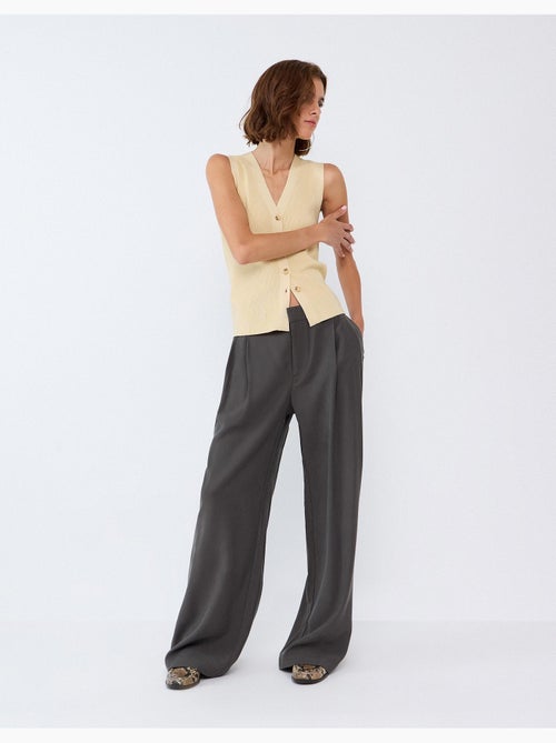 Eleganti pantaloni plissati, mo fashion - Kiabi Eleganti pantaloni plissati, mo fashion - Kiabi