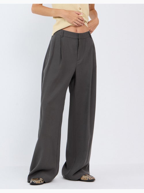 Eleganti pantaloni plissati, mo fashion - Kiabi Eleganti pantaloni plissati, mo fashion - Kiabi