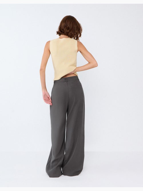 Eleganti pantaloni plissati, mo fashion - Kiabi Eleganti pantaloni plissati, mo fashion - Kiabi