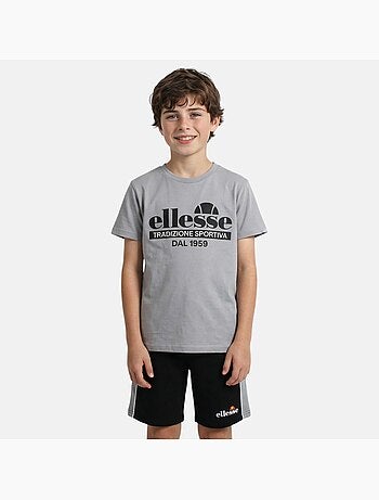 Ellesse - Completo bambino pratico e alla moda composto da due t shirt e un pantaloncino