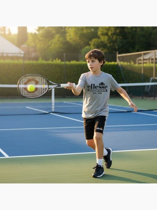 Ellesse - Completo bambino pratico e alla moda composto da due t shirt e un pantaloncino - Kiabi